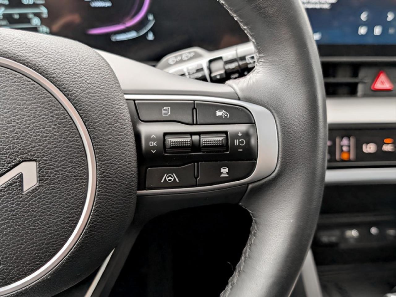 2025 Kia Sportage EX AWD  **VERY LOW KMS - SUNROOF** Photo