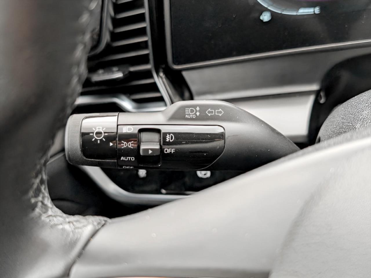 2025 Kia Sportage EX AWD  **VERY LOW KMS - SUNROOF** Photo