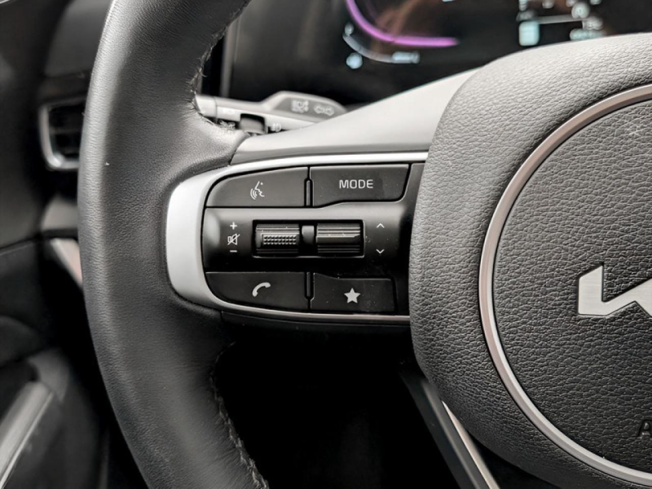 2025 Kia Sportage EX AWD  **VERY LOW KMS - SUNROOF** Photo