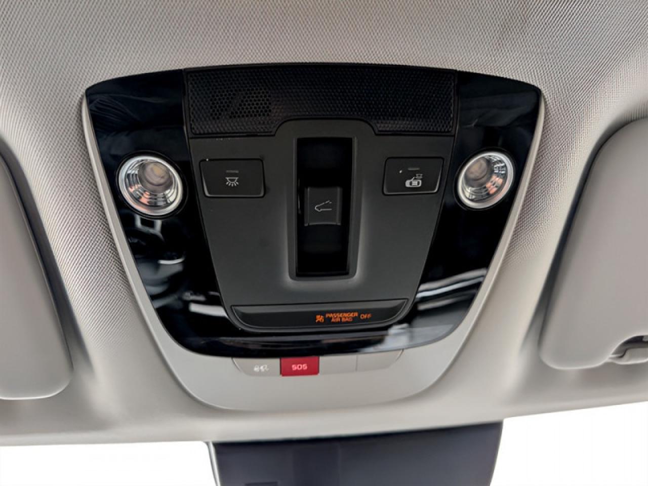 2025 Kia Sportage EX AWD  **VERY LOW KMS - SUNROOF** Photo