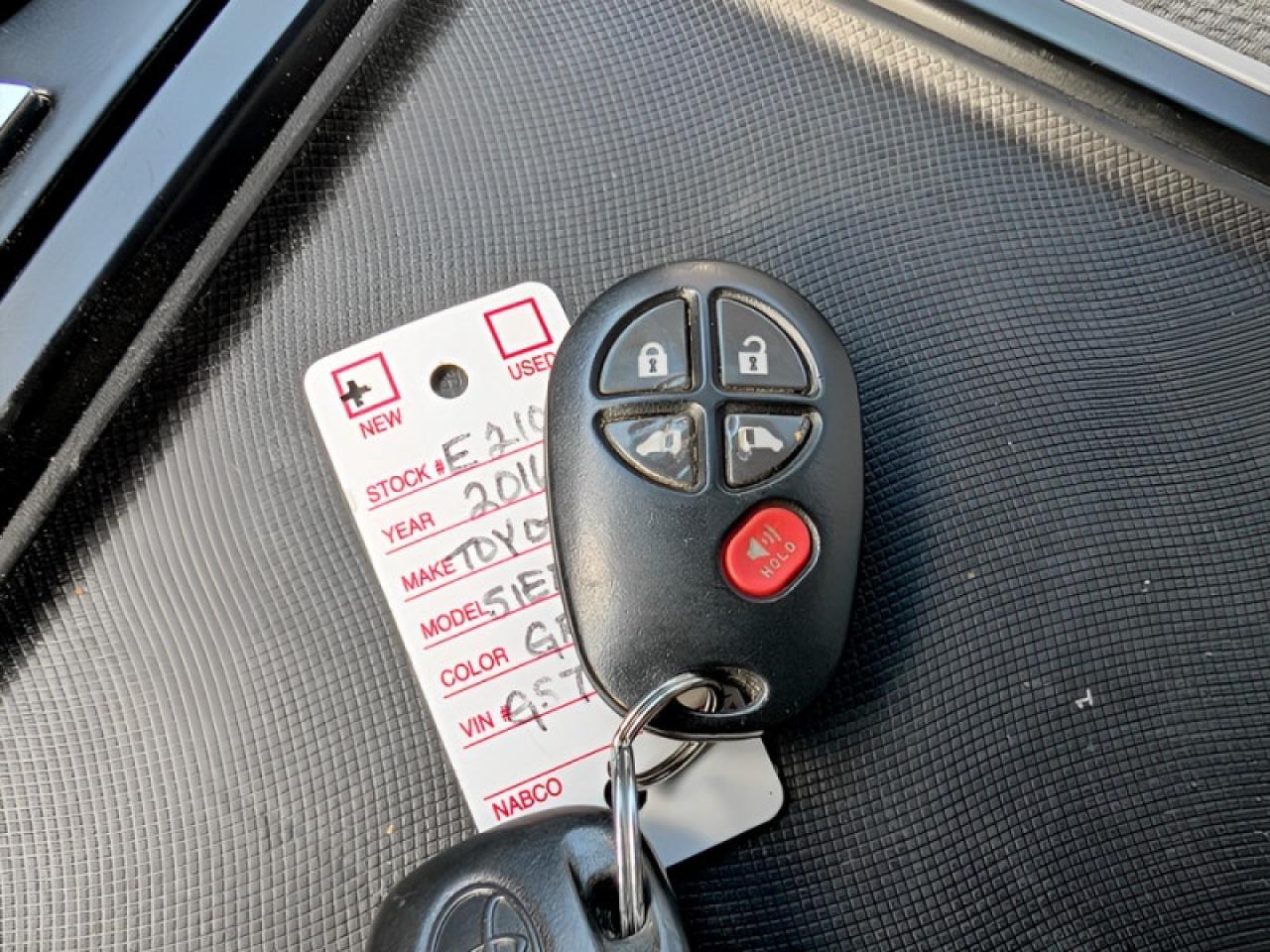 2016 Toyota Sienna LE 8-Passenger  **8 PASS - PWR SLIDERS** Photo