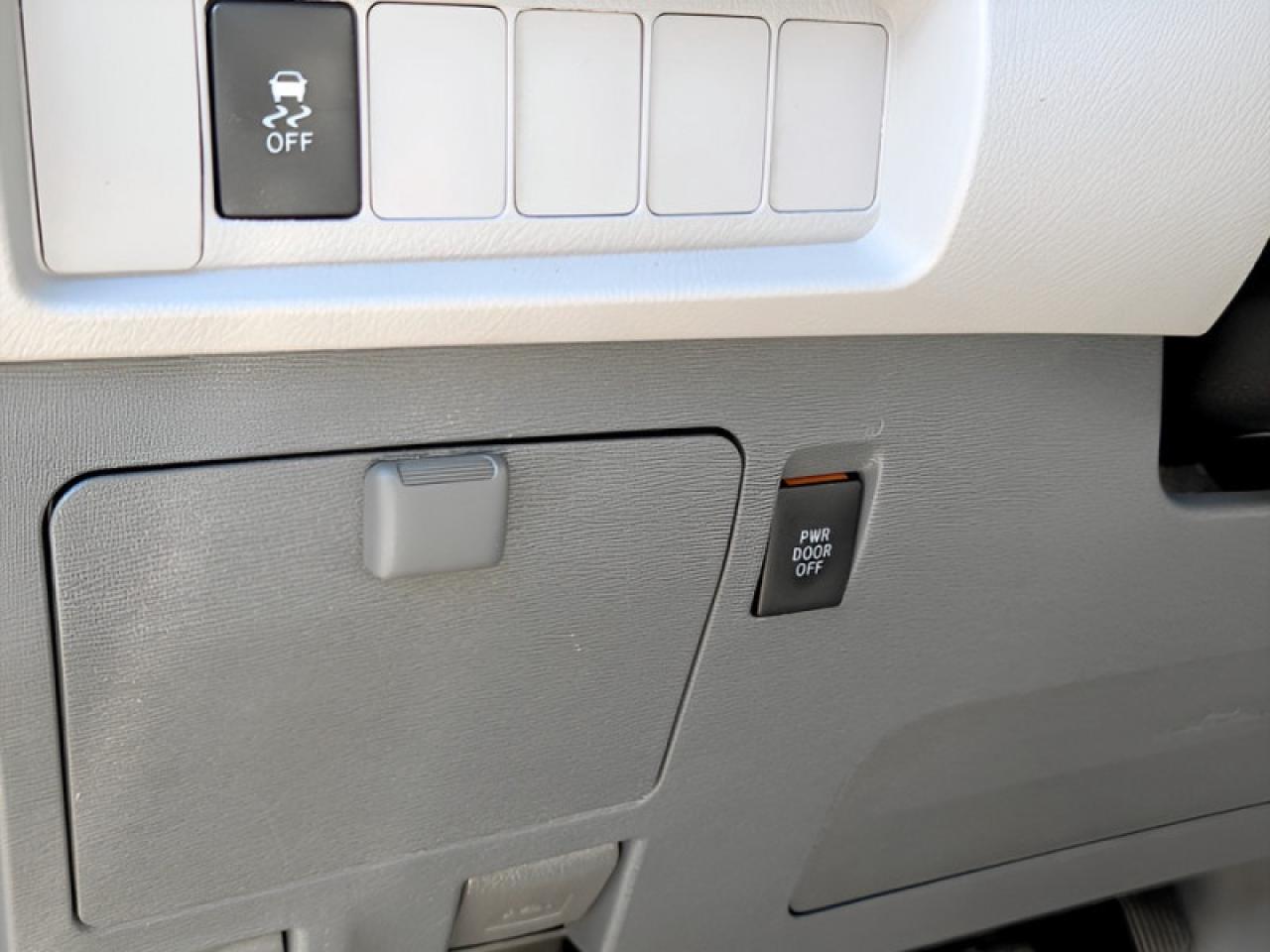 2016 Toyota Sienna LE 8-Passenger  **8 PASS - PWR SLIDERS** Photo