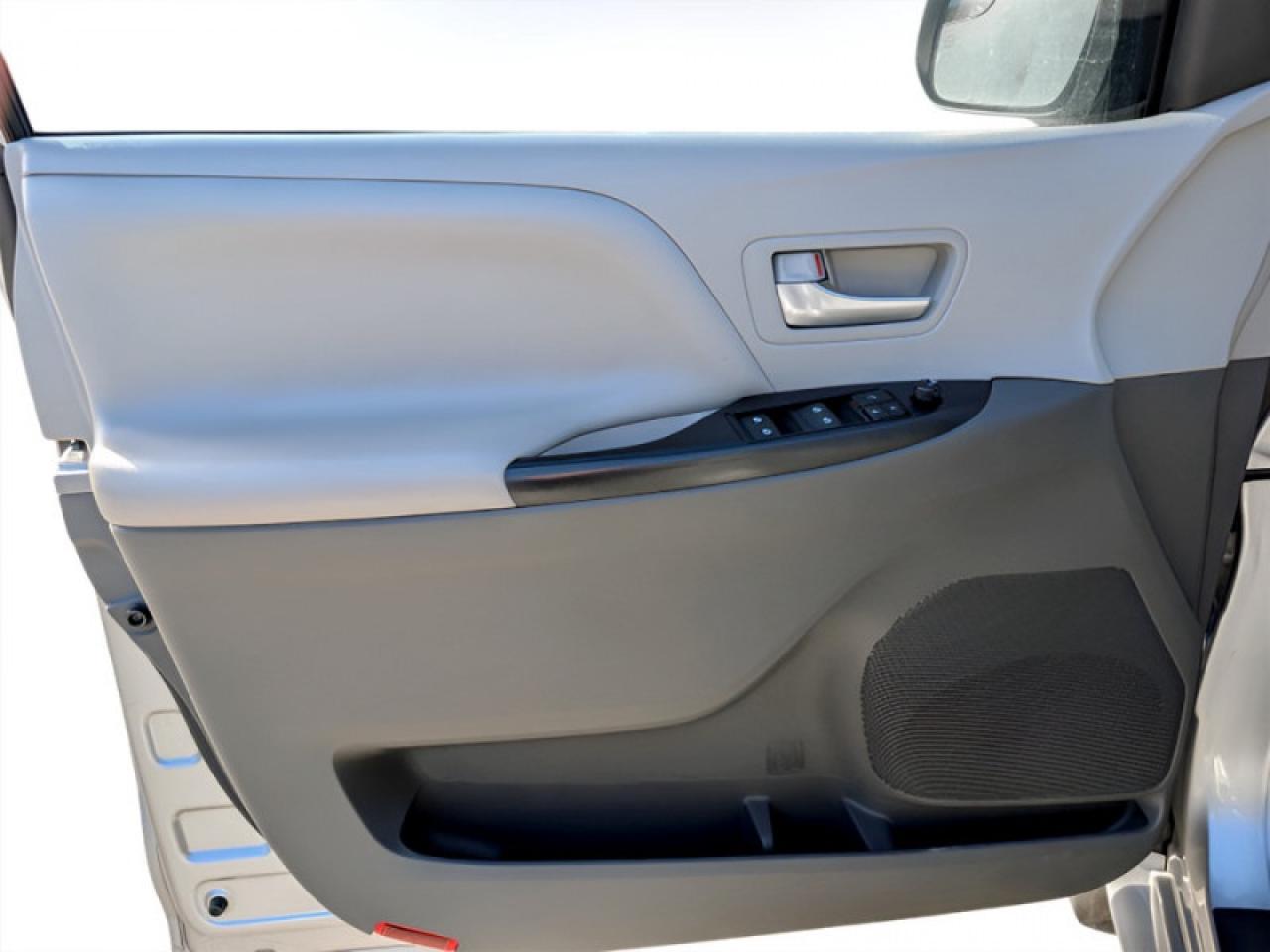 2016 Toyota Sienna LE 8-Passenger  **8 PASS - PWR SLIDERS** Photo