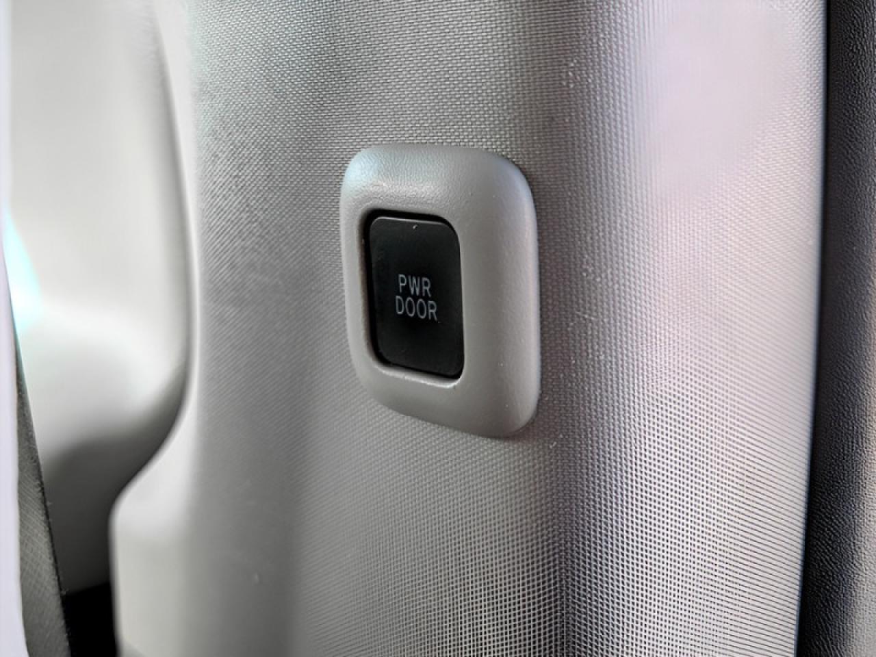 2016 Toyota Sienna LE 8-Passenger  **8 PASS - PWR SLIDERS** Photo