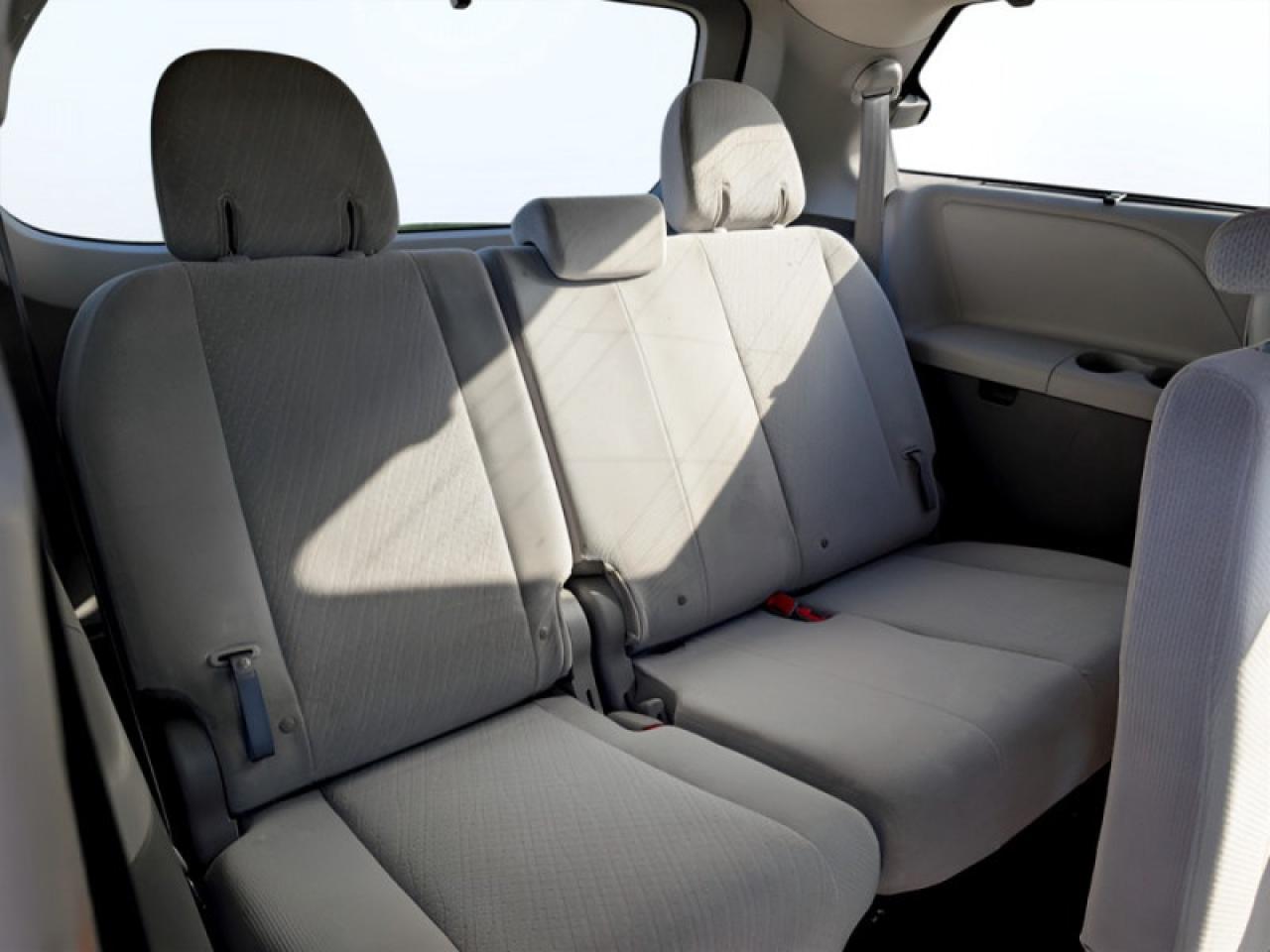 2016 Toyota Sienna LE 8-Passenger  **8 PASS - PWR SLIDERS** Photo