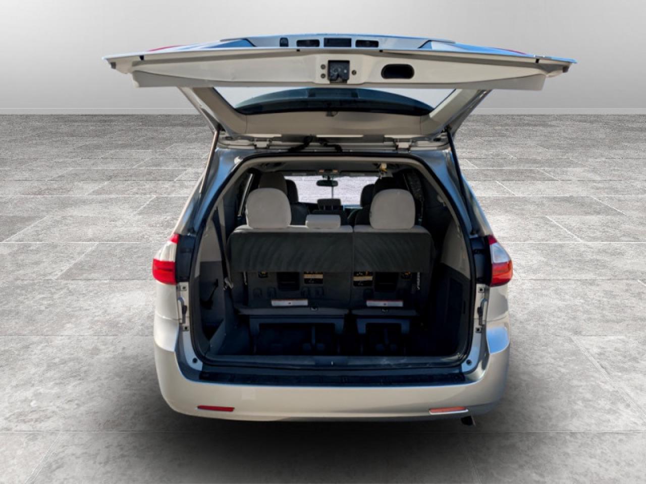 2016 Toyota Sienna LE 8-Passenger  **8 PASS - PWR SLIDERS** Photo