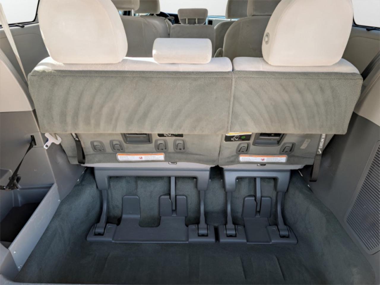 2016 Toyota Sienna LE 8-Passenger  **8 PASS - PWR SLIDERS** Photo