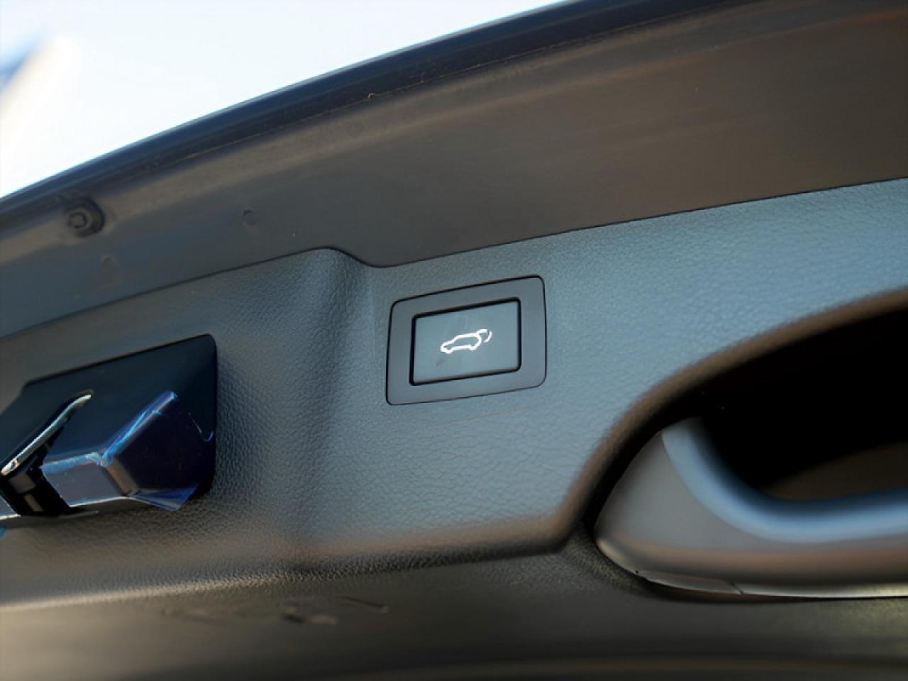 2018 Hyundai Santa Fe Sport Limited AWD  **ULTRA LOW KMS** Photo