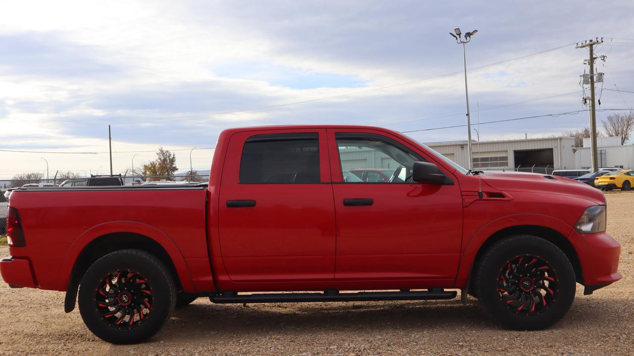 2022 RAM 1500 Classic EXPRESS Photo4