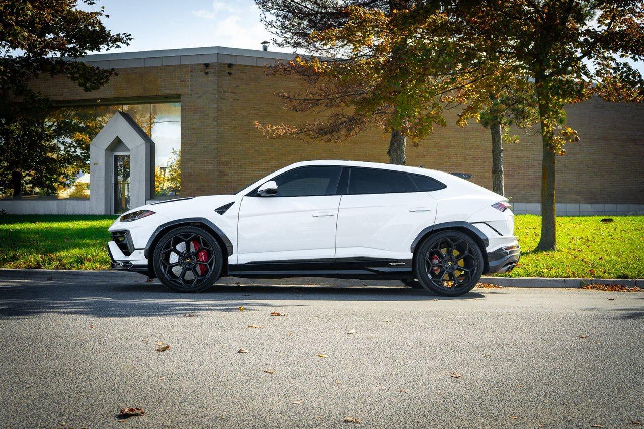 2023 Lamborghini Urus Performante Photo4