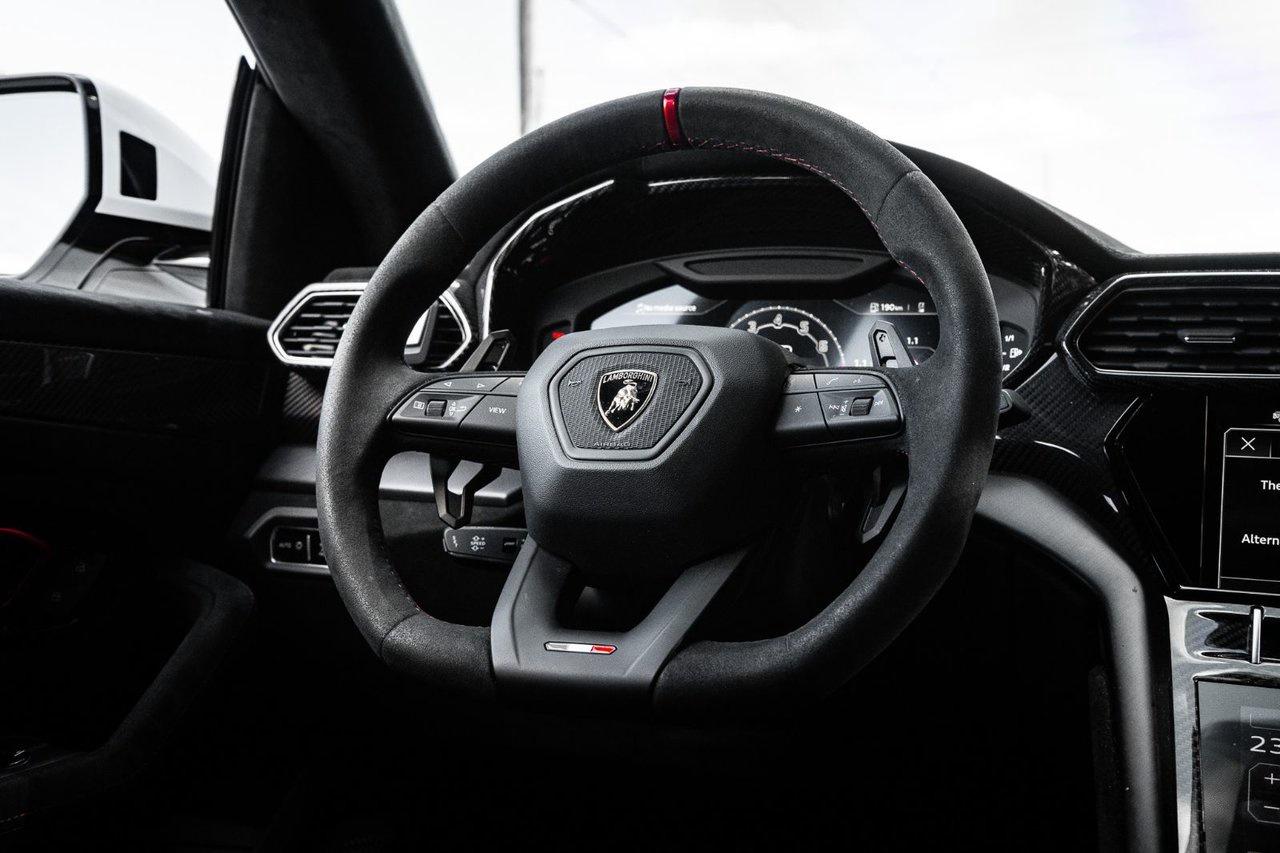 2023 Lamborghini Urus Performante Photo