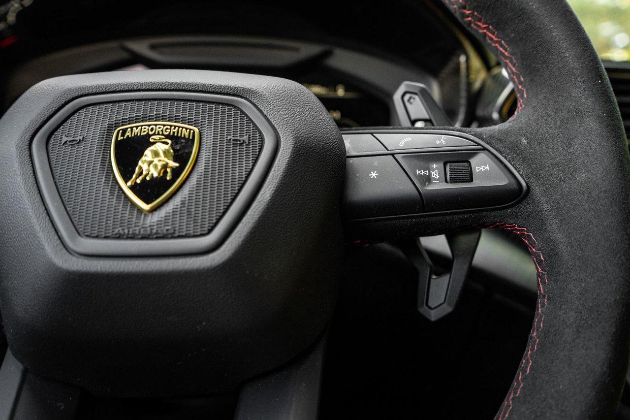 2023 Lamborghini Urus Performante Photo