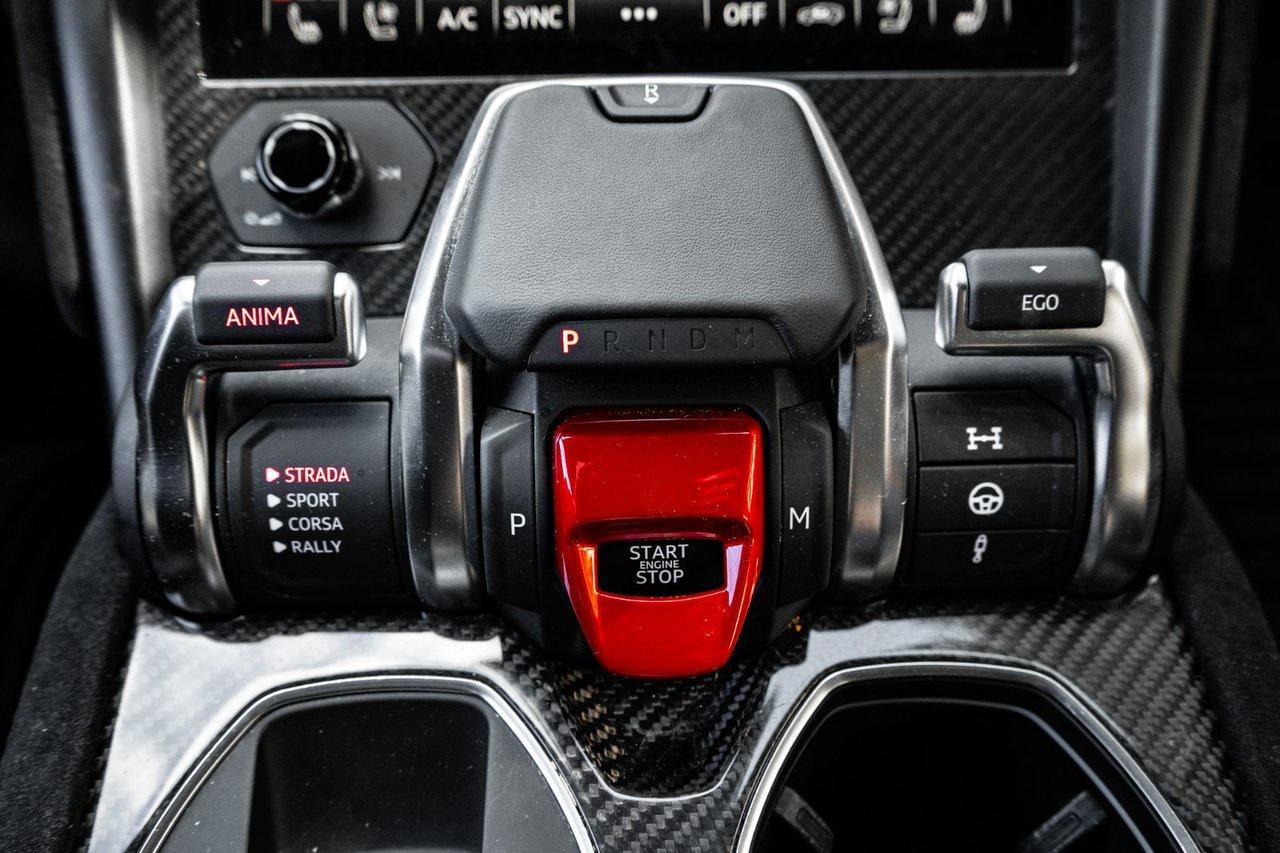 2023 Lamborghini Urus Performante Photo