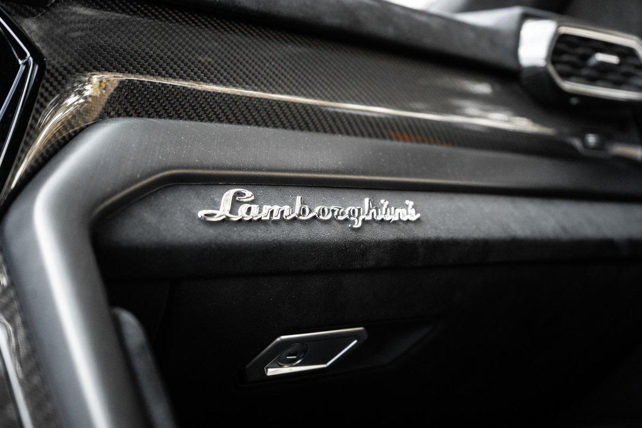 2023 Lamborghini Urus Performante Photo