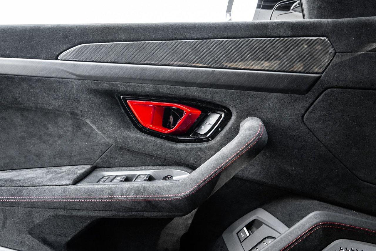 2023 Lamborghini Urus Performante Photo