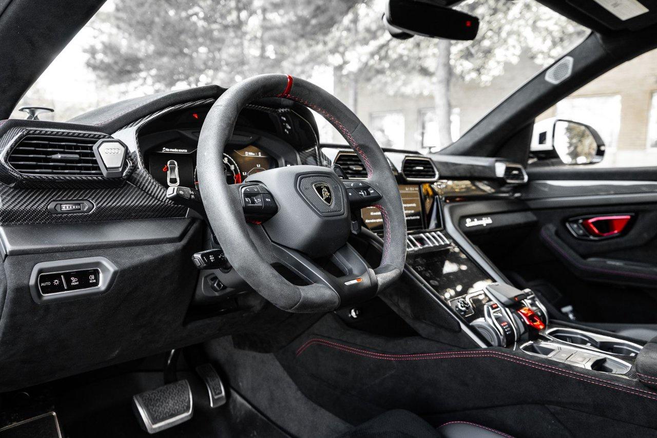 2023 Lamborghini Urus Performante Photo