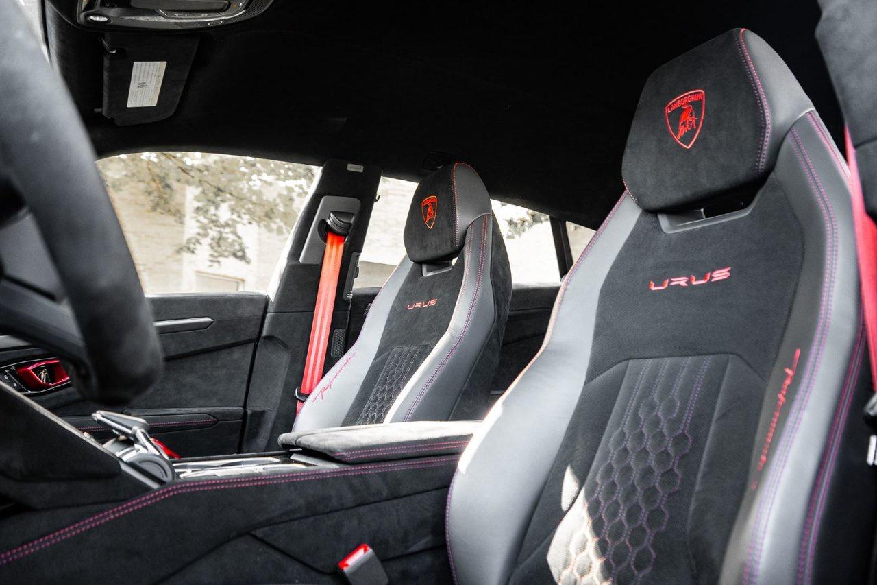 2023 Lamborghini Urus Performante Photo