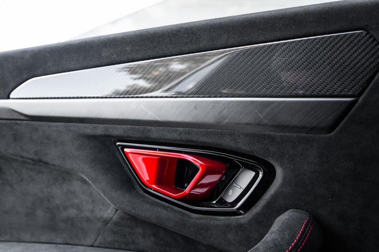 2023 Lamborghini Urus Performante Photo