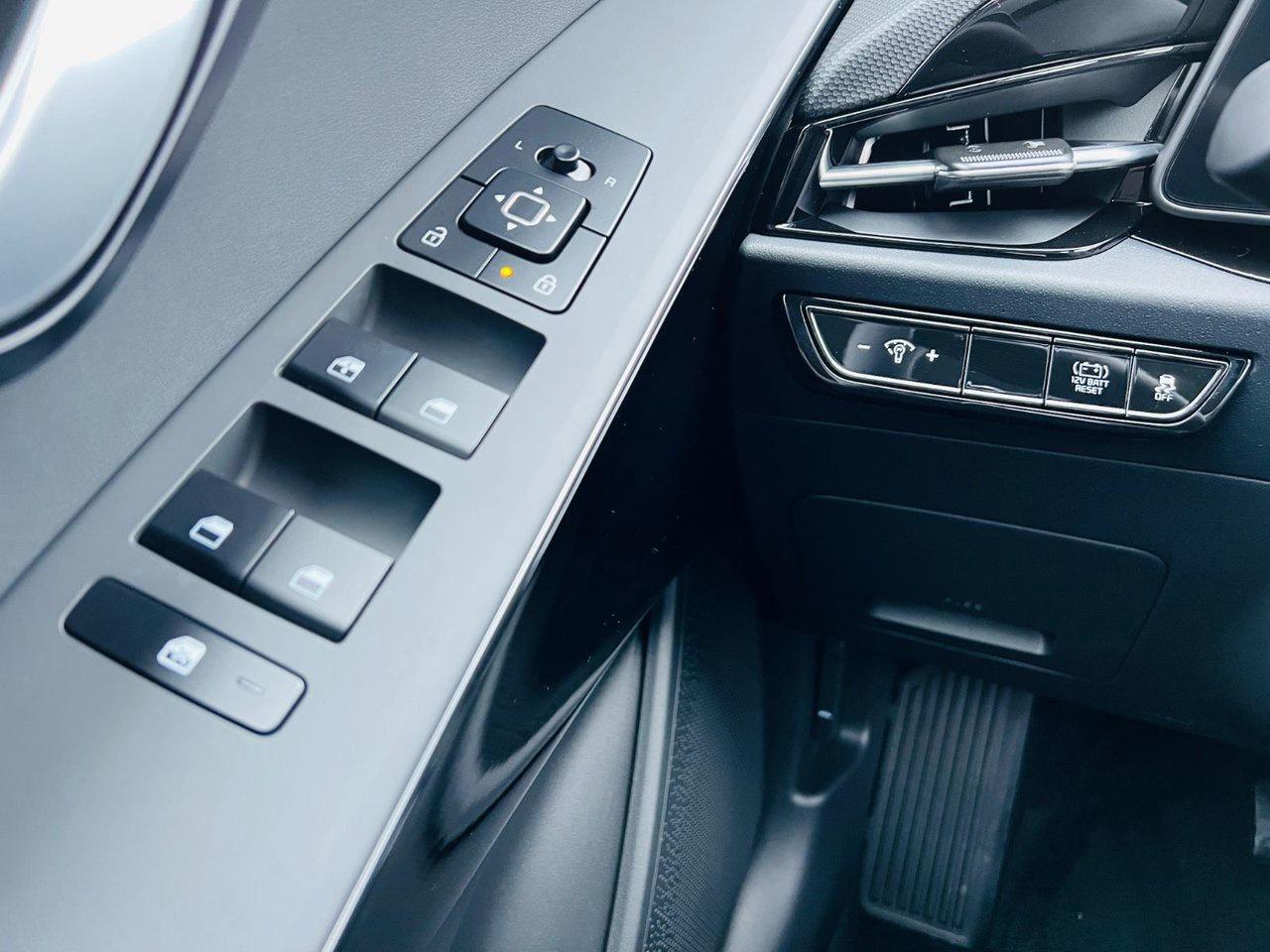 2026 Kia NIRO HEV EX Photo