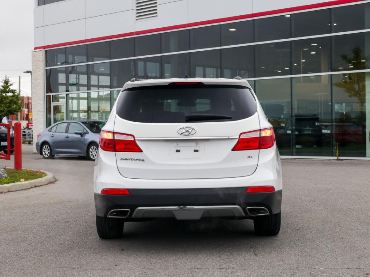 2014 Hyundai Santa Fe XL - $192 B/W Photo