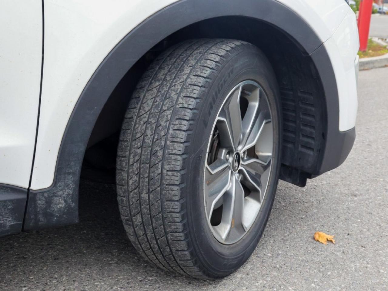 2014 Hyundai Santa Fe XL - $192 B/W Photo