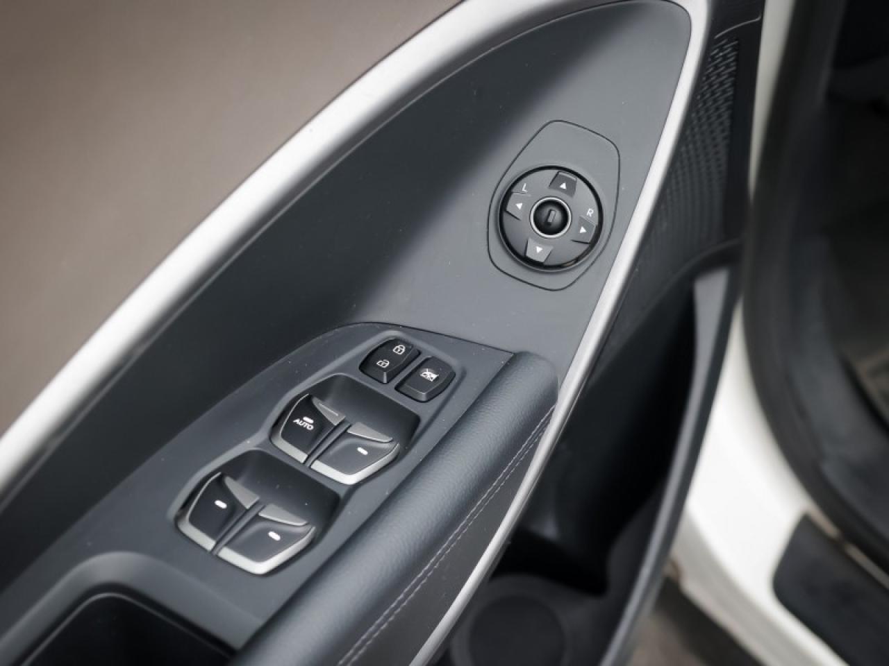 2014 Hyundai Santa Fe XL - $192 B/W Photo