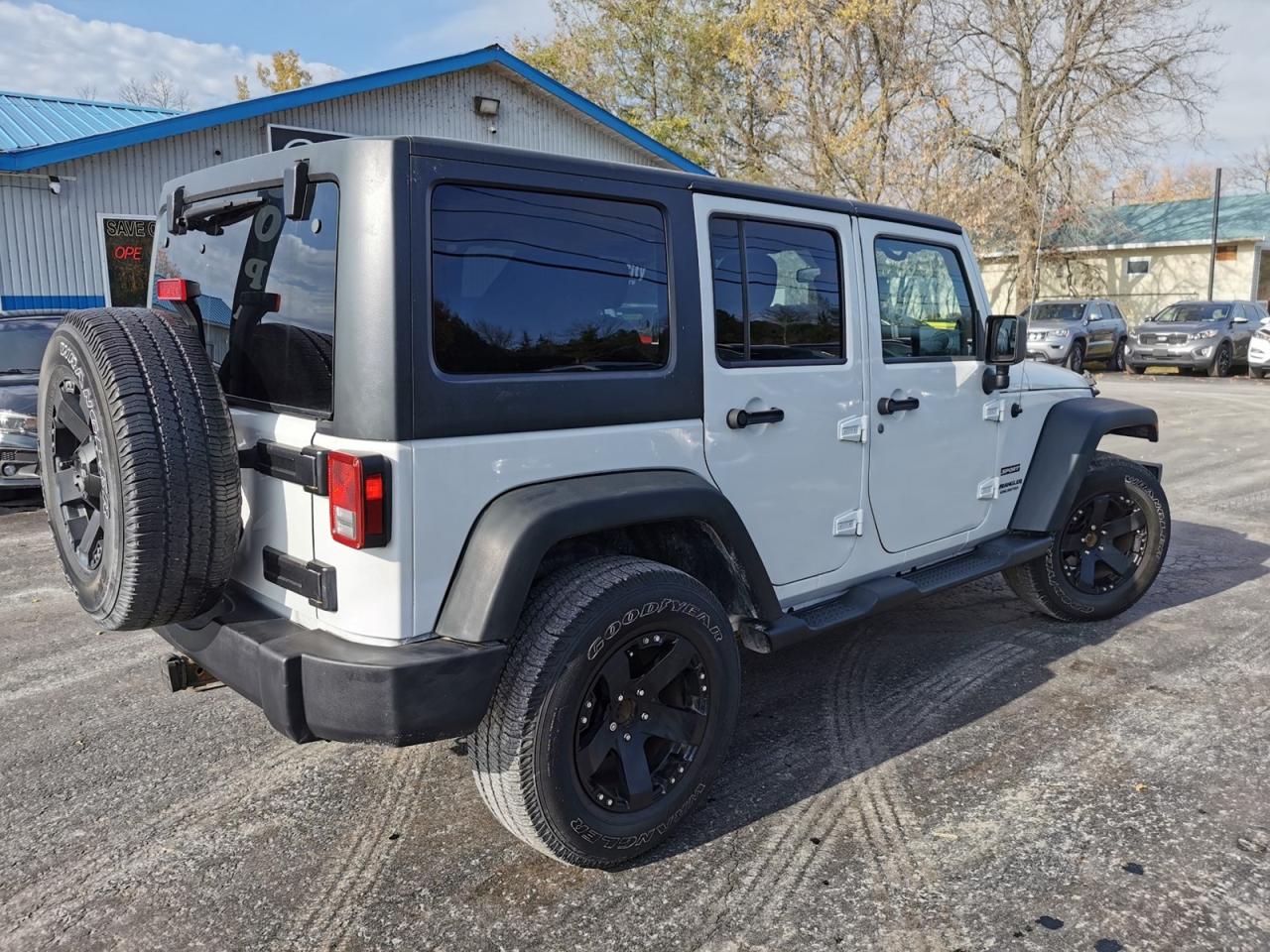 2013 Jeep Wrangler UNLIMITED SPORT Photo4