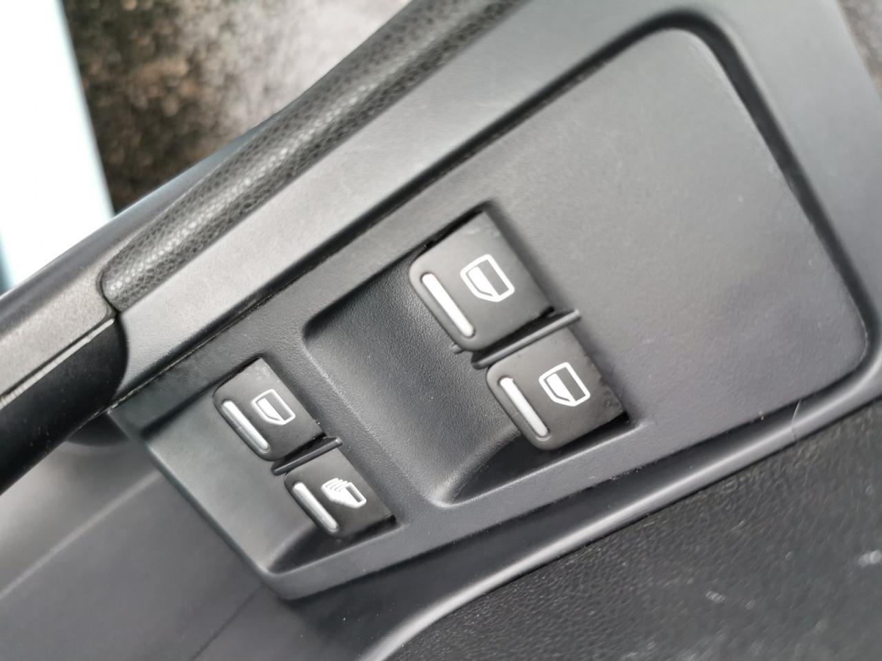 2013 Volkswagen Beetle 2.5L CONVERTIBLE - Photo #10