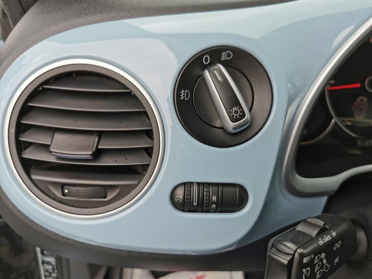 2013 Volkswagen Beetle 2.5L CONVERTIBLE - Photo #20