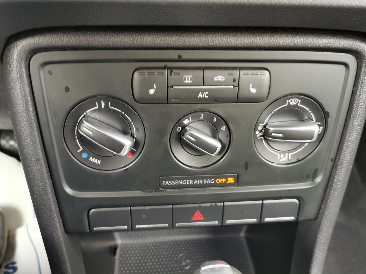 2013 Volkswagen Beetle 2.5L CONVERTIBLE - Photo #23