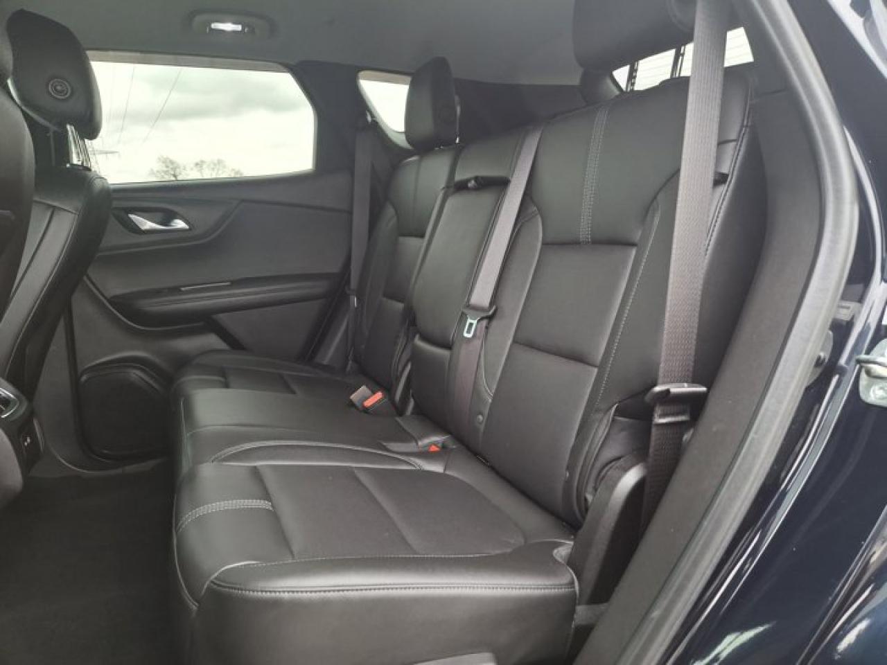 2020 Chevrolet Blazer True North AWD V6 | Leather | Power Liftgate | Heated Seats | Remote Start | CarPlay and More ! Photo