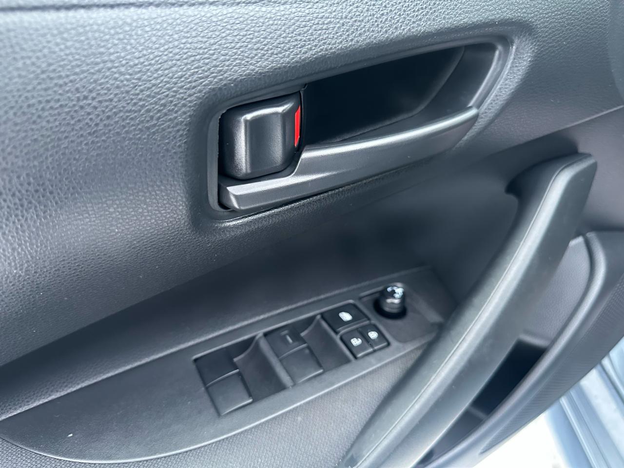 2023 Toyota Corolla Hybrid LE Photo2