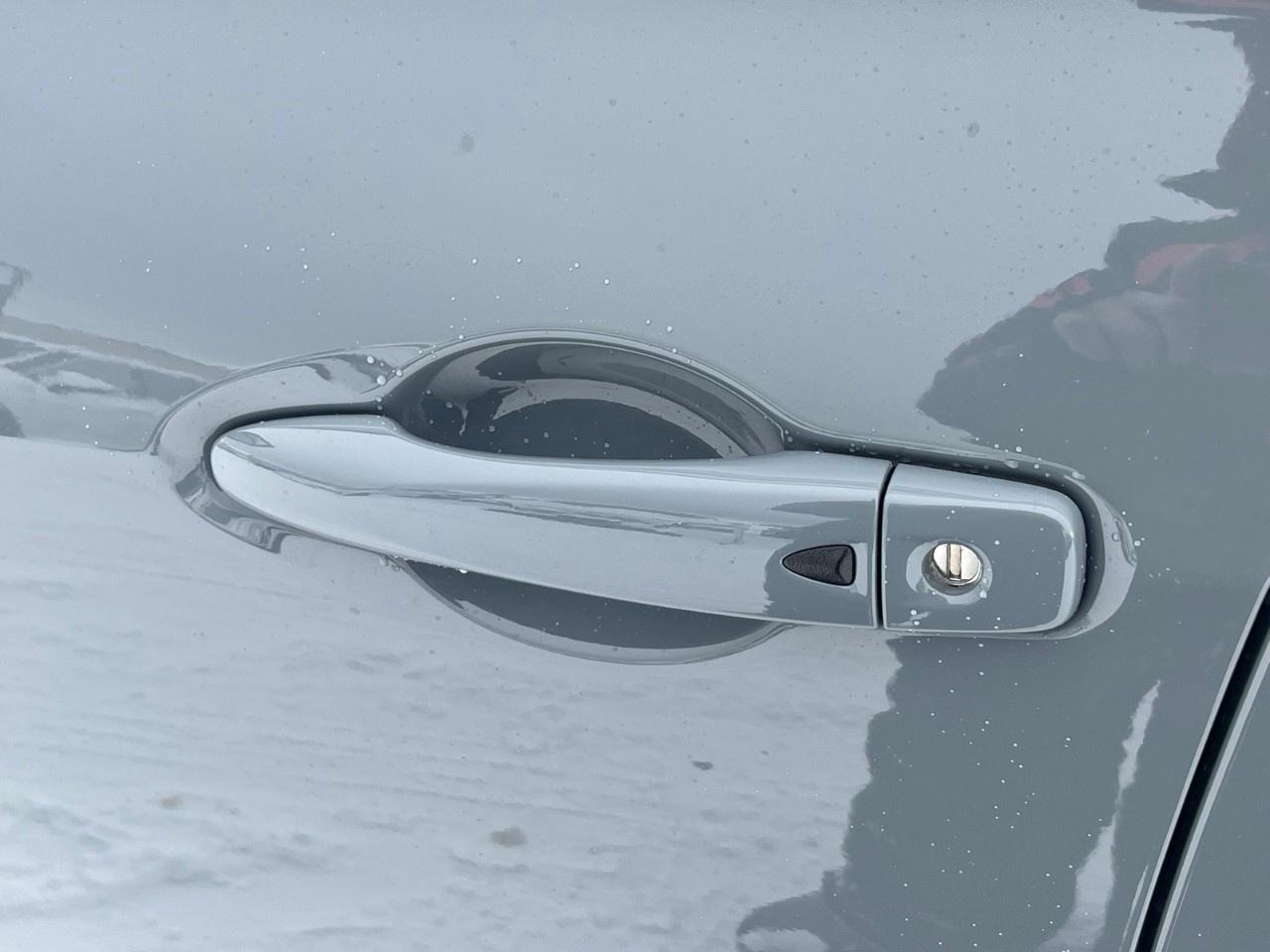 2025 Nissan Kicks Play SV FWD Photo3