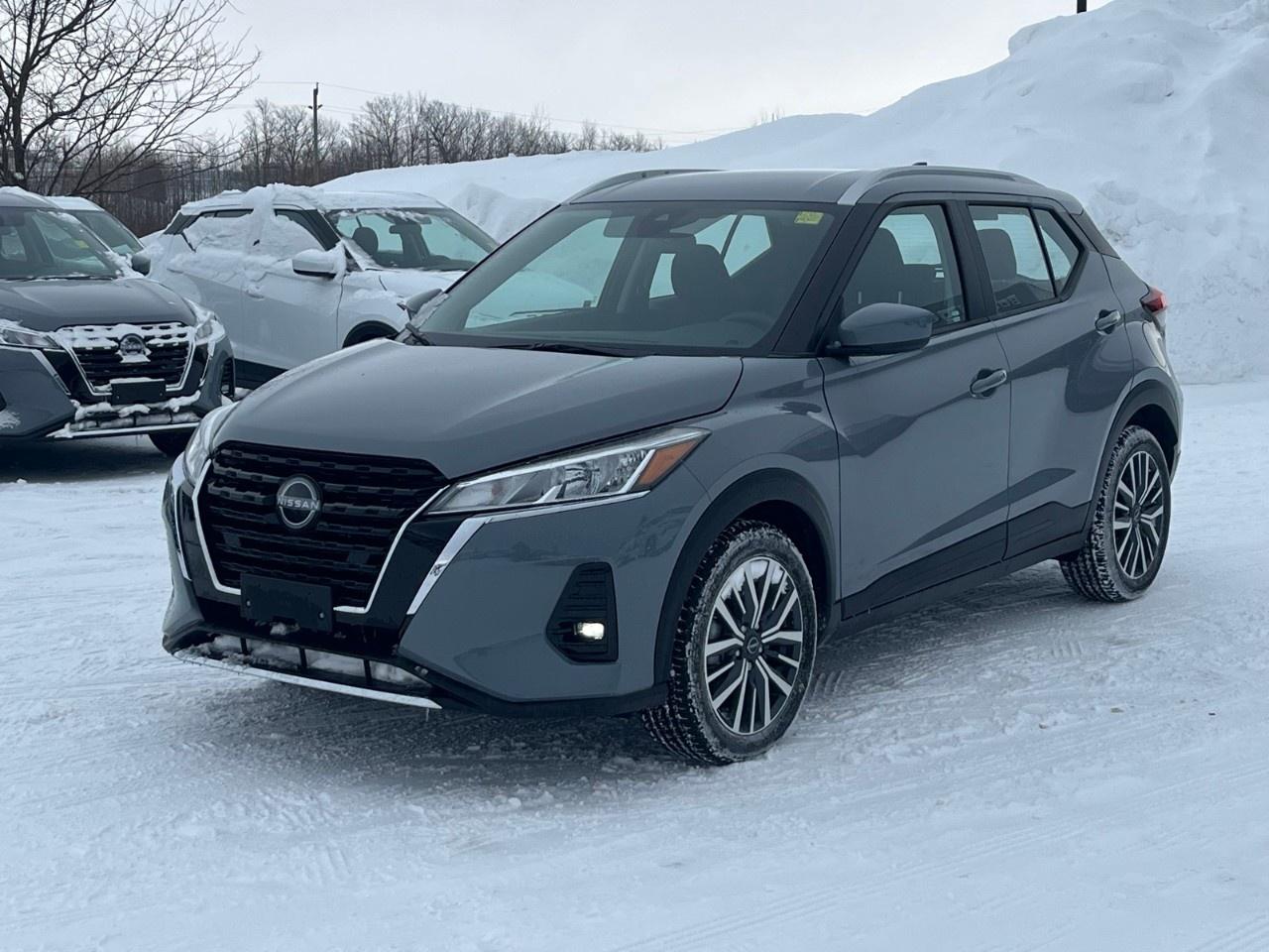 2025 Nissan Kicks Play SV FWD Photo2