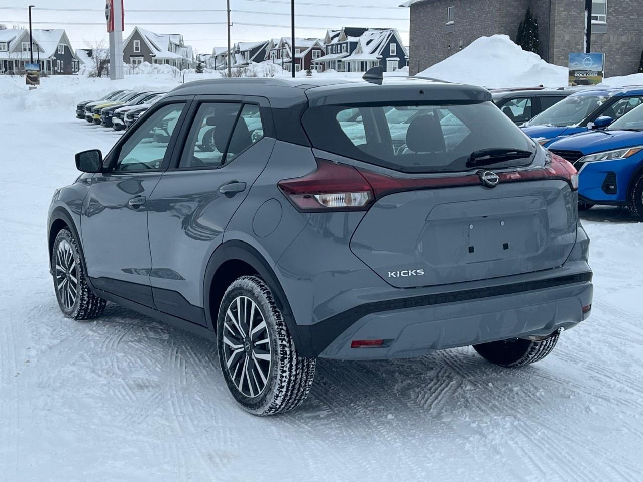 2025 Nissan Kicks Play SV FWD Photo