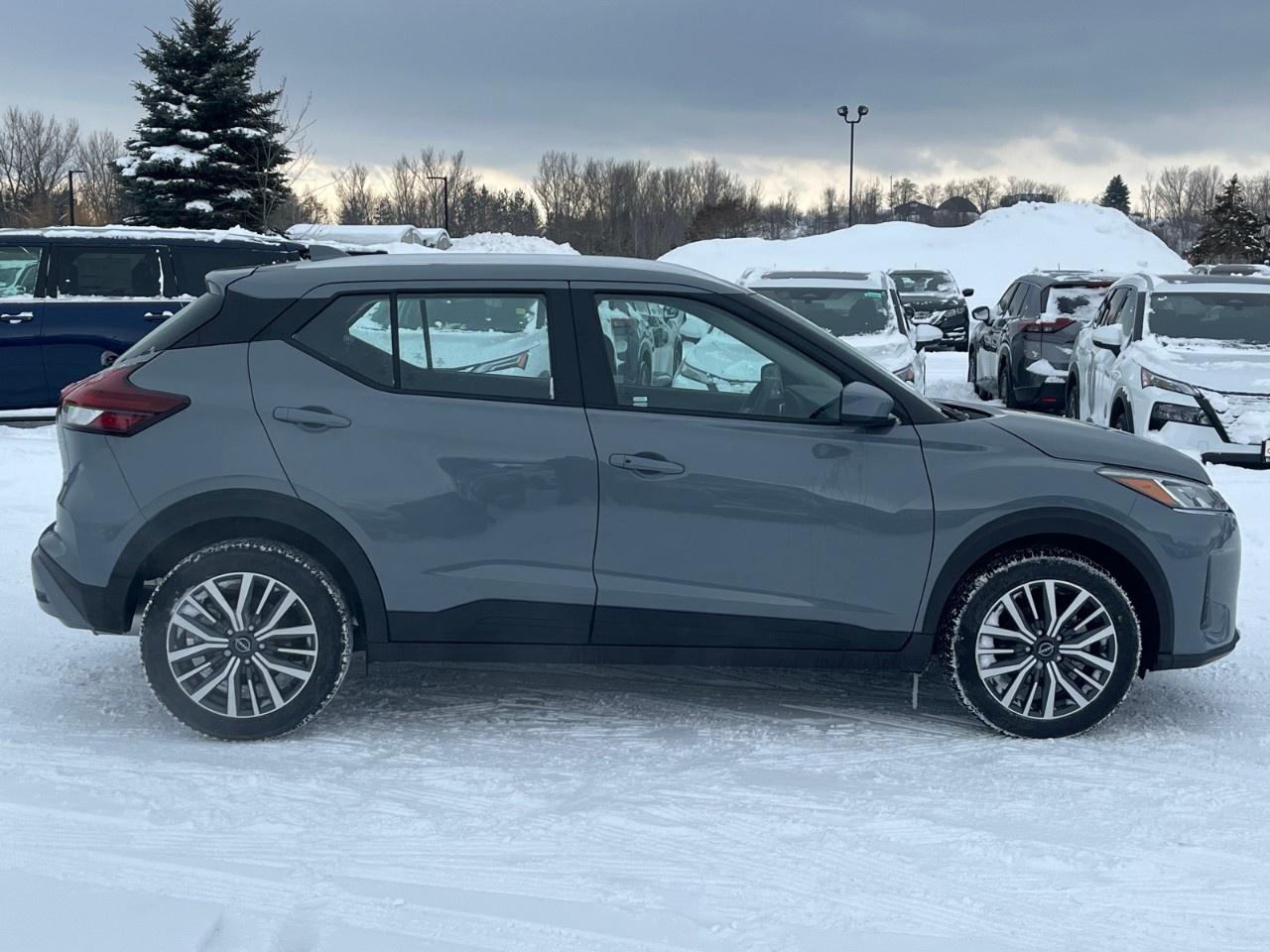 2025 Nissan Kicks Play SV FWD Photo