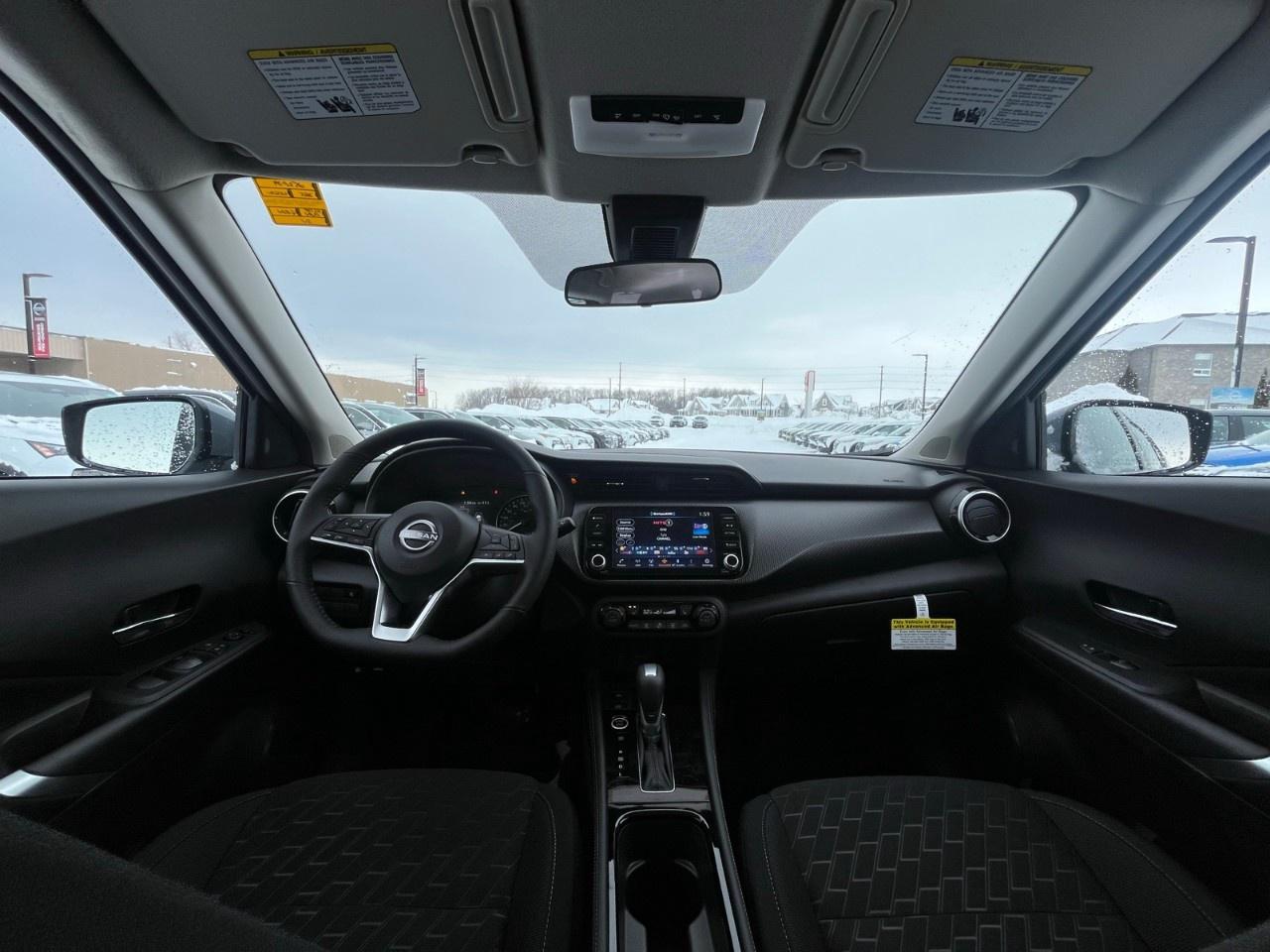 2025 Nissan Kicks Play SV FWD Photo