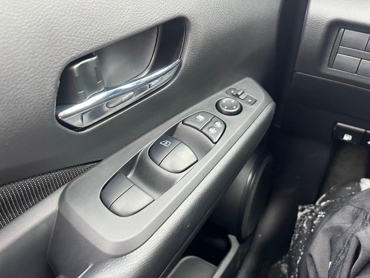 2025 Nissan Kicks Play SV FWD Photo