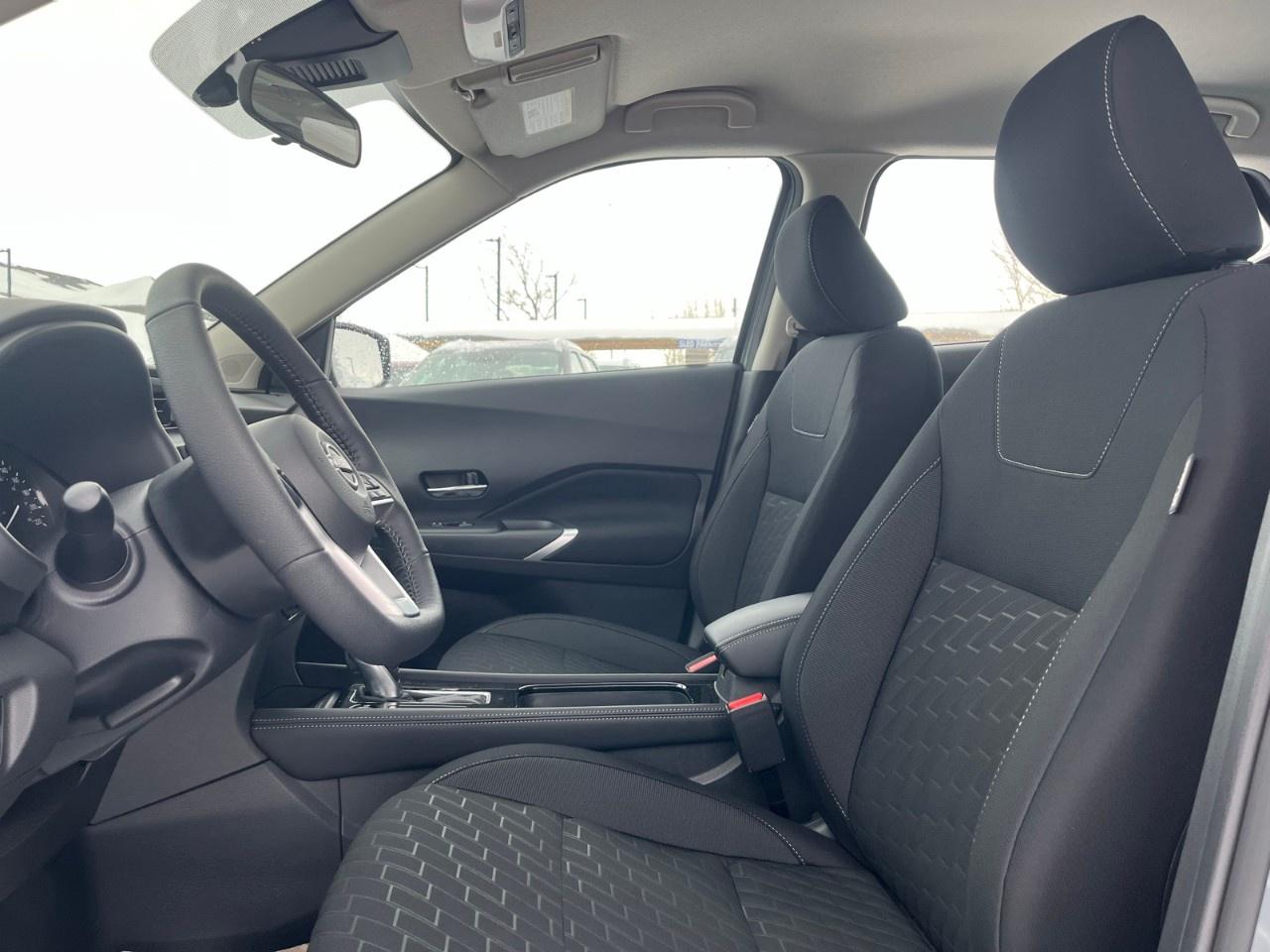 2025 Nissan Kicks Play SV FWD Photo