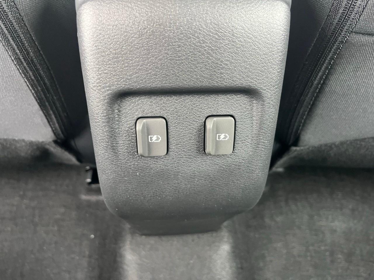 2025 Nissan Kicks Play SV FWD Photo