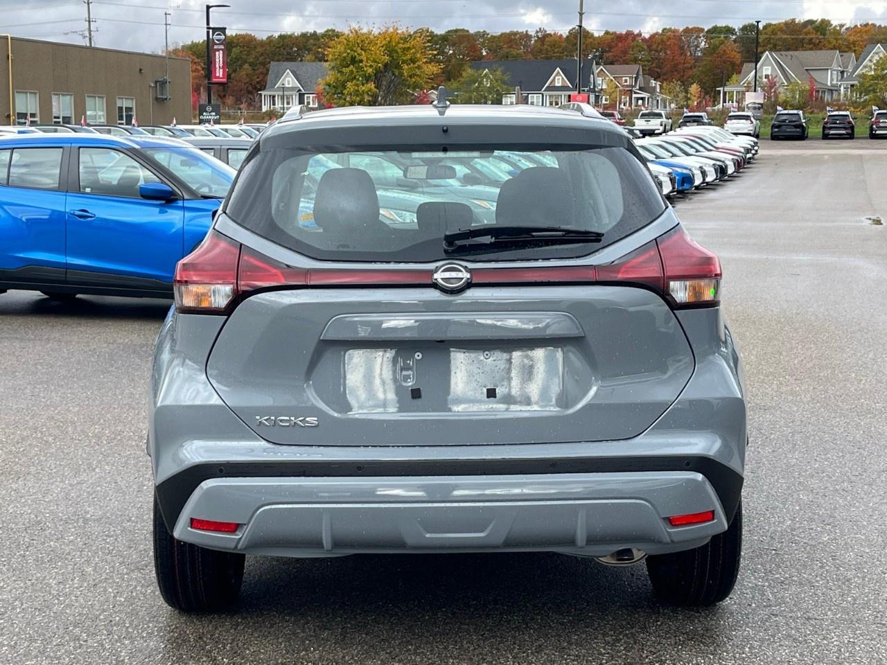 2025 Nissan Kicks Play SV FWD Photo