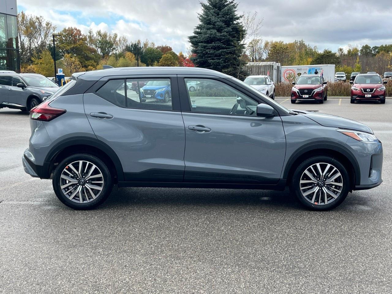 2025 Nissan Kicks Play SV FWD Photo