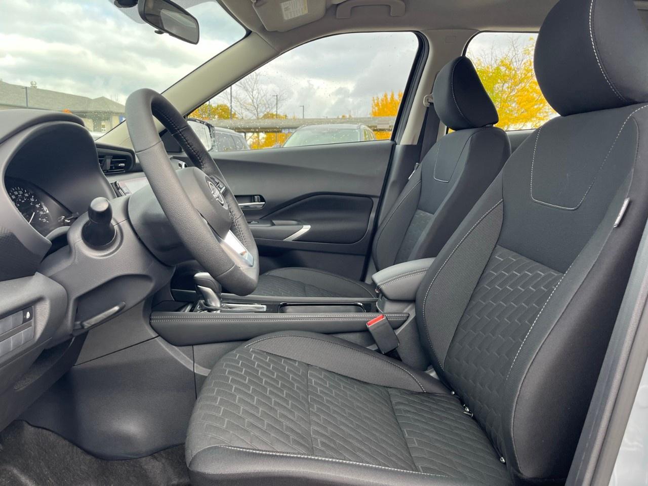 2025 Nissan Kicks Play SV FWD Photo