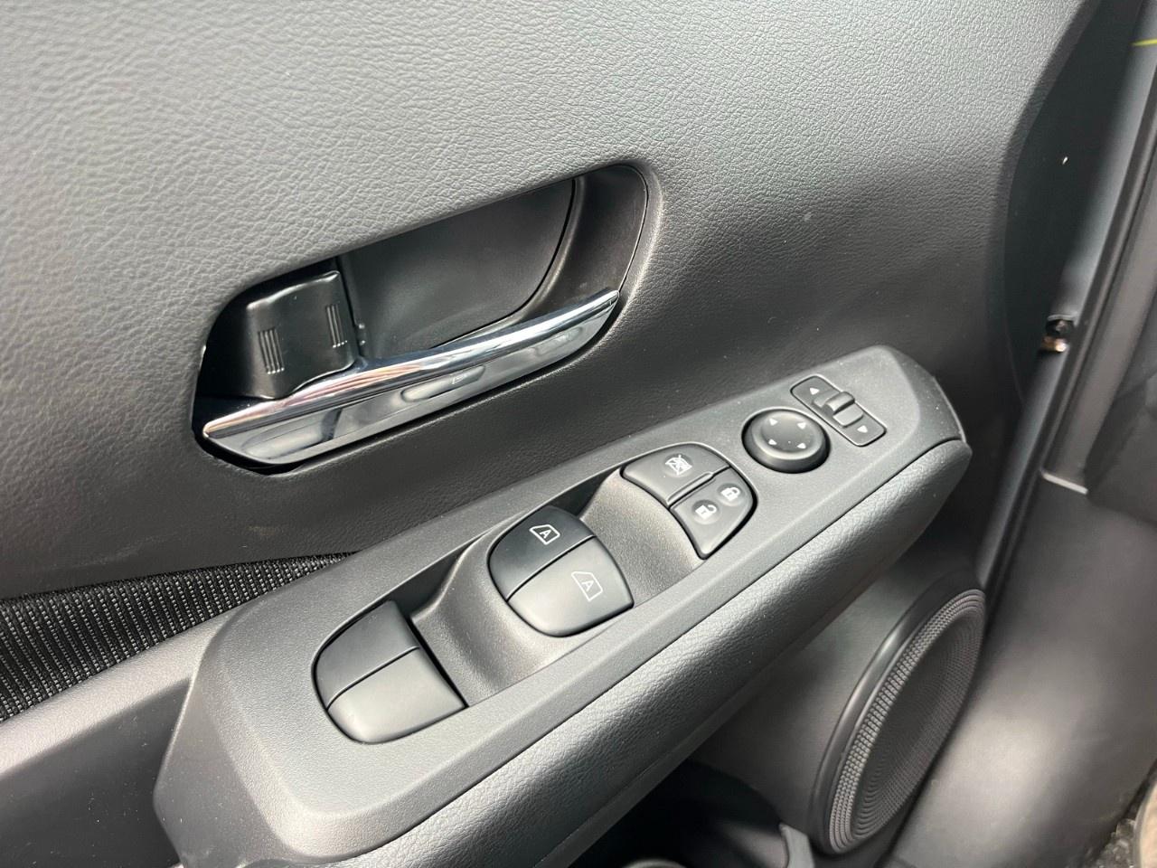 2025 Nissan Kicks Play SV FWD Photo