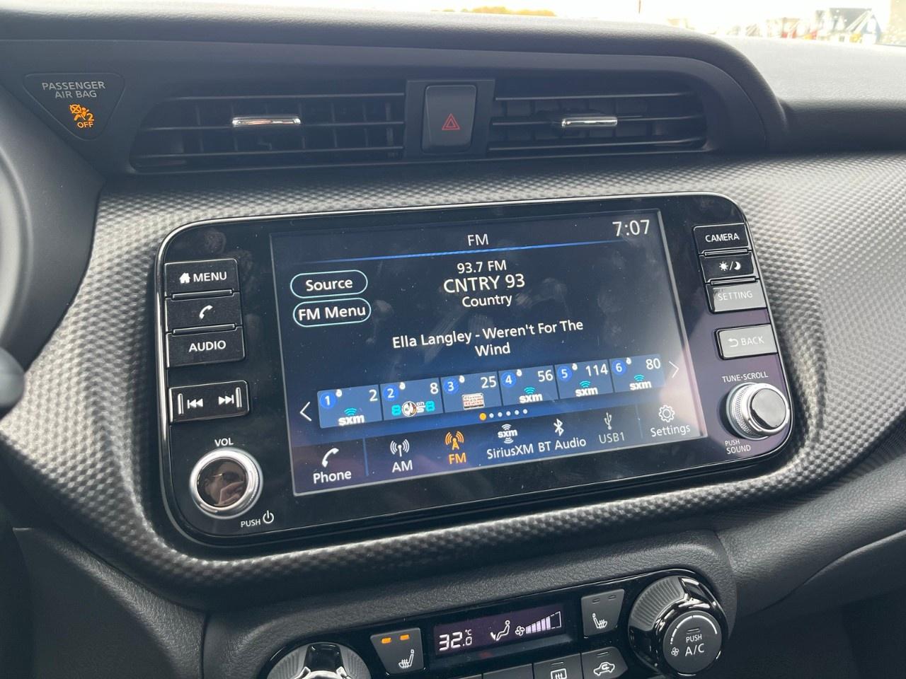 2025 Nissan Kicks Play SV FWD Photo