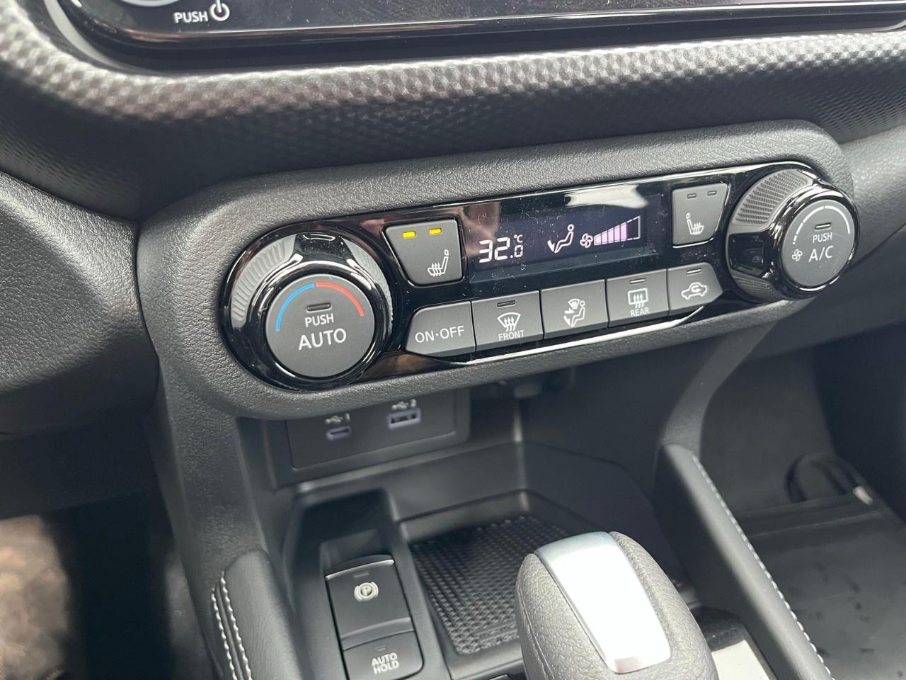 2025 Nissan Kicks Play SV FWD Photo