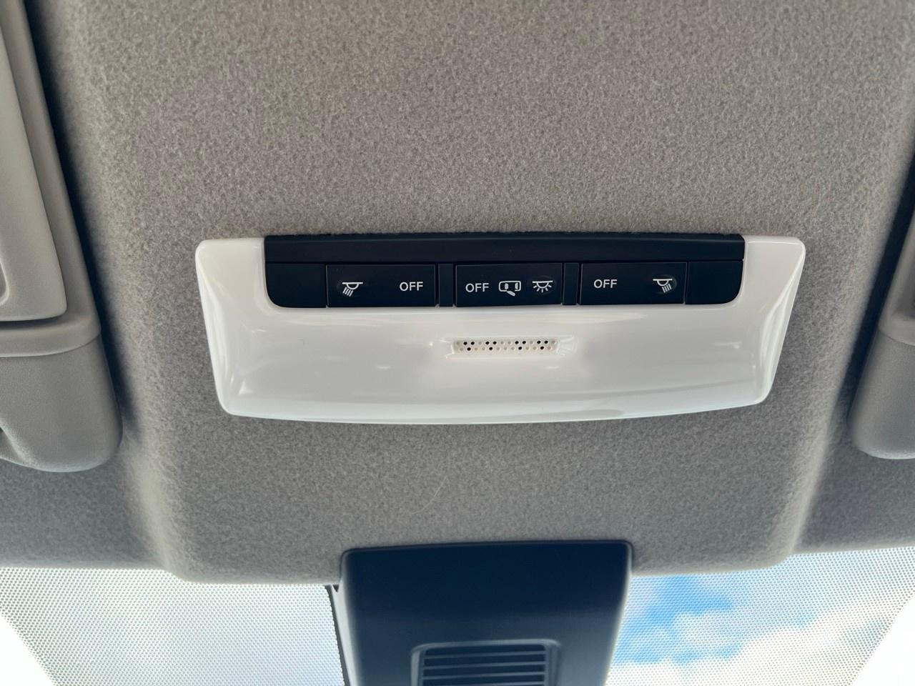 2025 Nissan Kicks Play SV FWD Photo