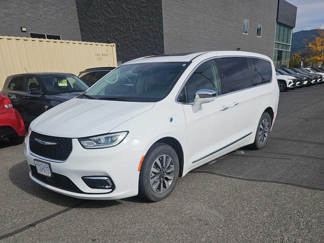 Used 2022 Chrysler Pacifica Hybrid Limited for sale in Abbotsford, BC