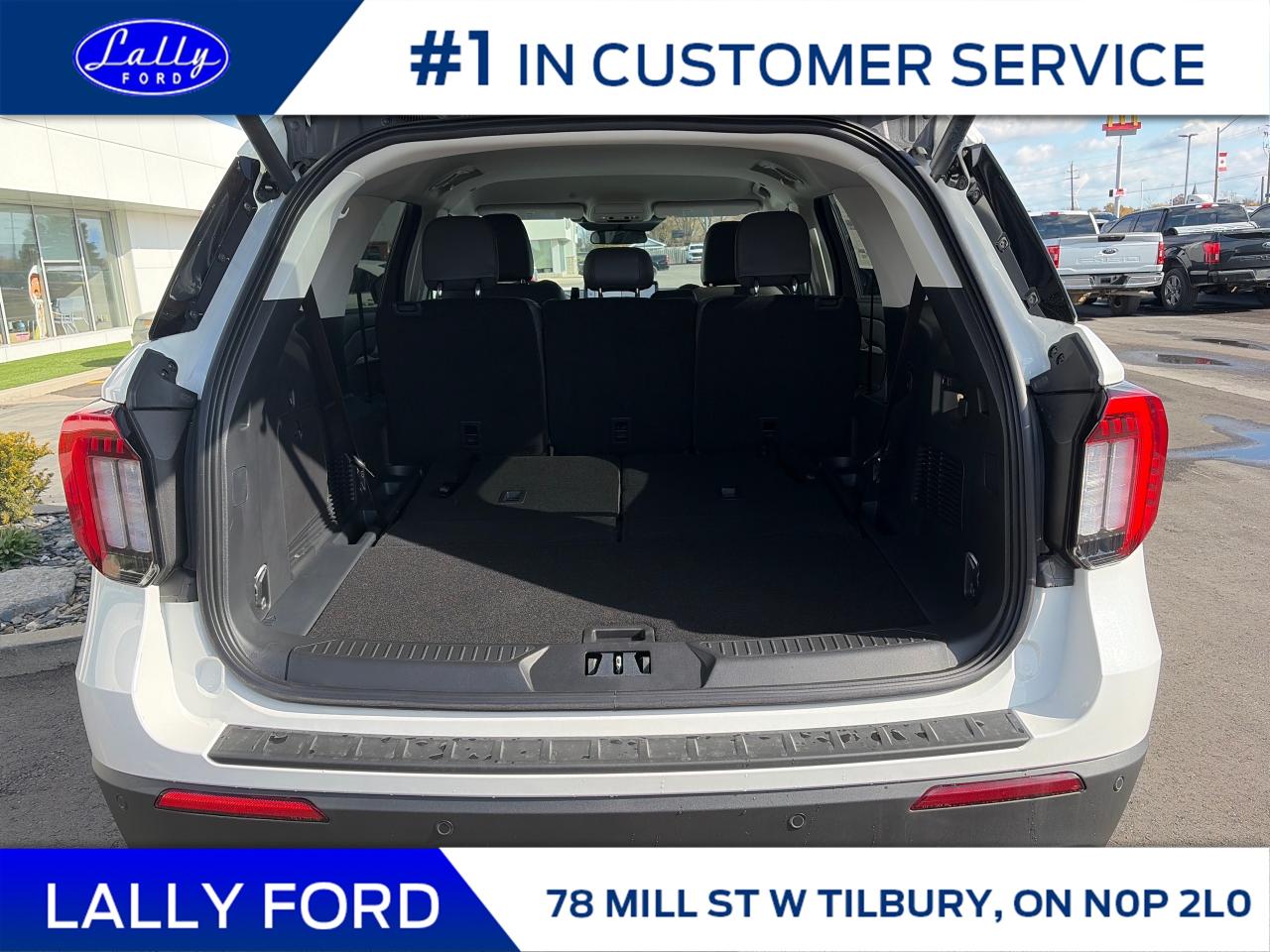 2026 Ford Explorer Active Photo4