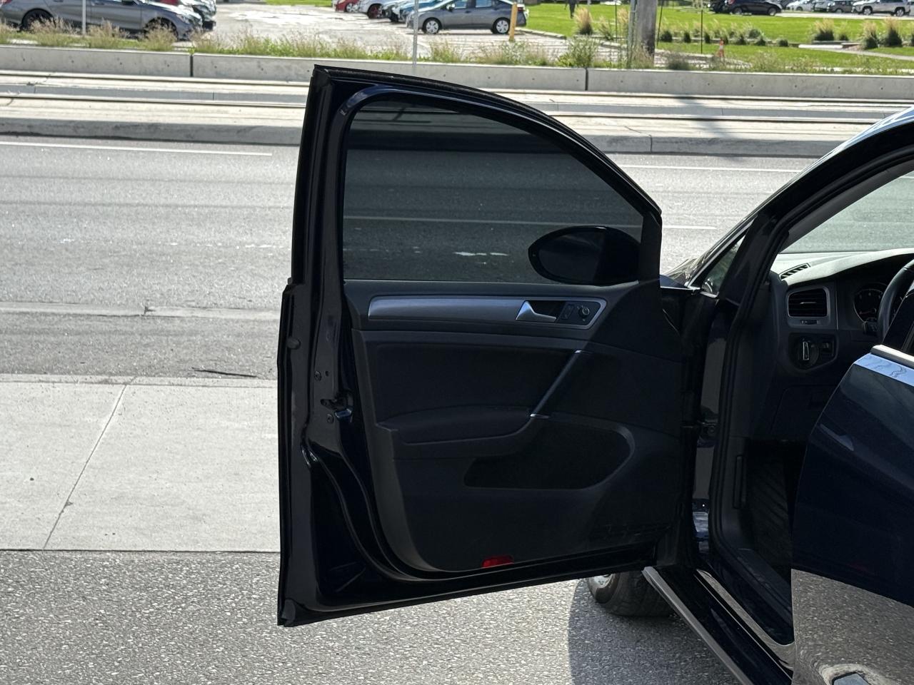 2017 Volkswagen Golf TSI S | APPLE CARPLAY | BACK UP CAMERA | Photo